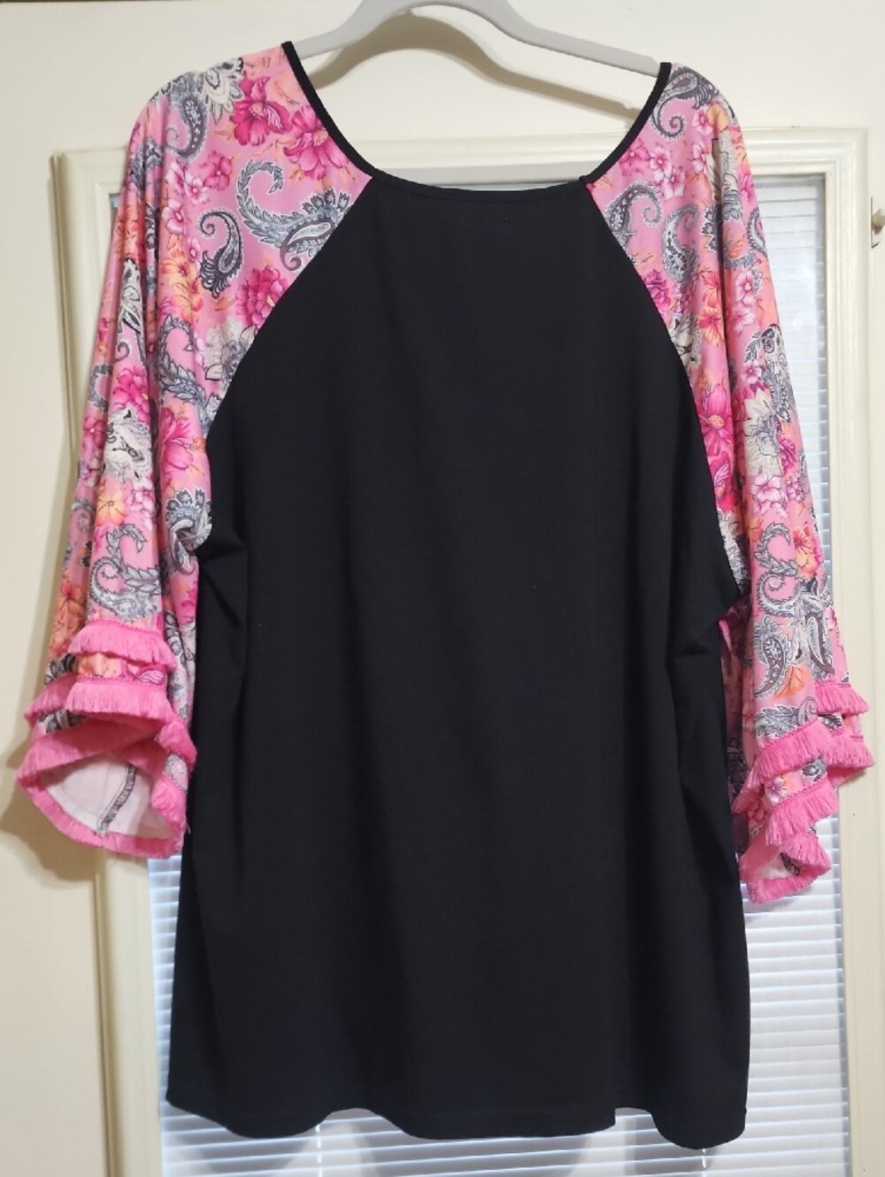 Southern Stitch Black Top (3XL) with V-Neck - Picture 5 of 5